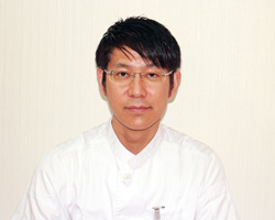 院長　医学博士　望月　俊男